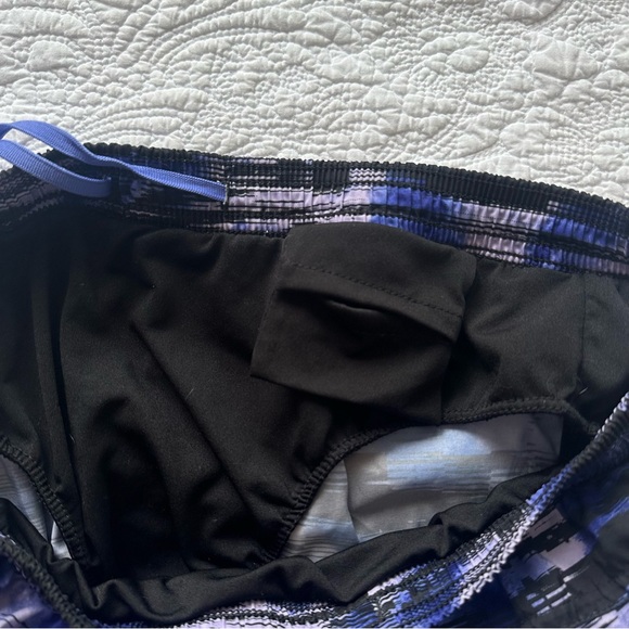 Old Navy Size S Women’s Go Dry Printed Run shorts Purple and Black - Picture 7 of 7